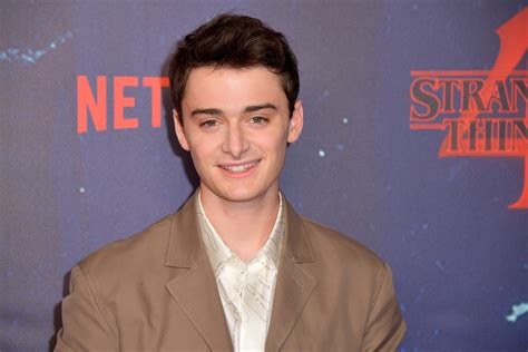 6 Jan 2023 ... Stranger Things actor Noah Schnapp has come out as gay on TikTok. The actor stated: "When I finally told my friends and family I was gay, ...